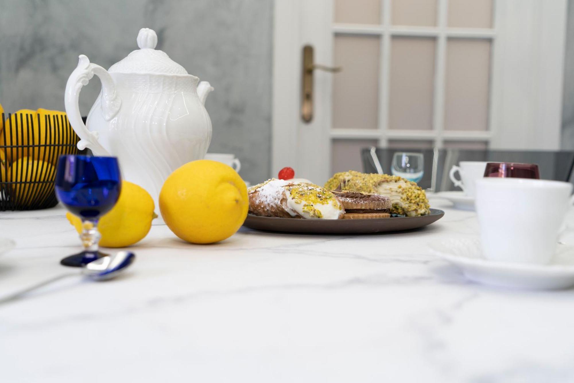 Etna Timeo Central Apartment In Baroque Building คาตาเนีย ภายนอก รูปภาพ