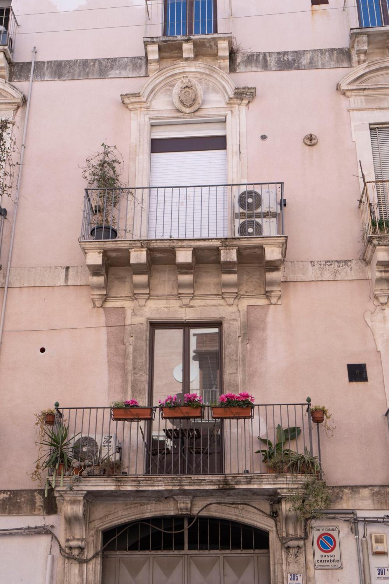 Etna Timeo Central Apartment In Baroque Building คาตาเนีย ภายนอก รูปภาพ