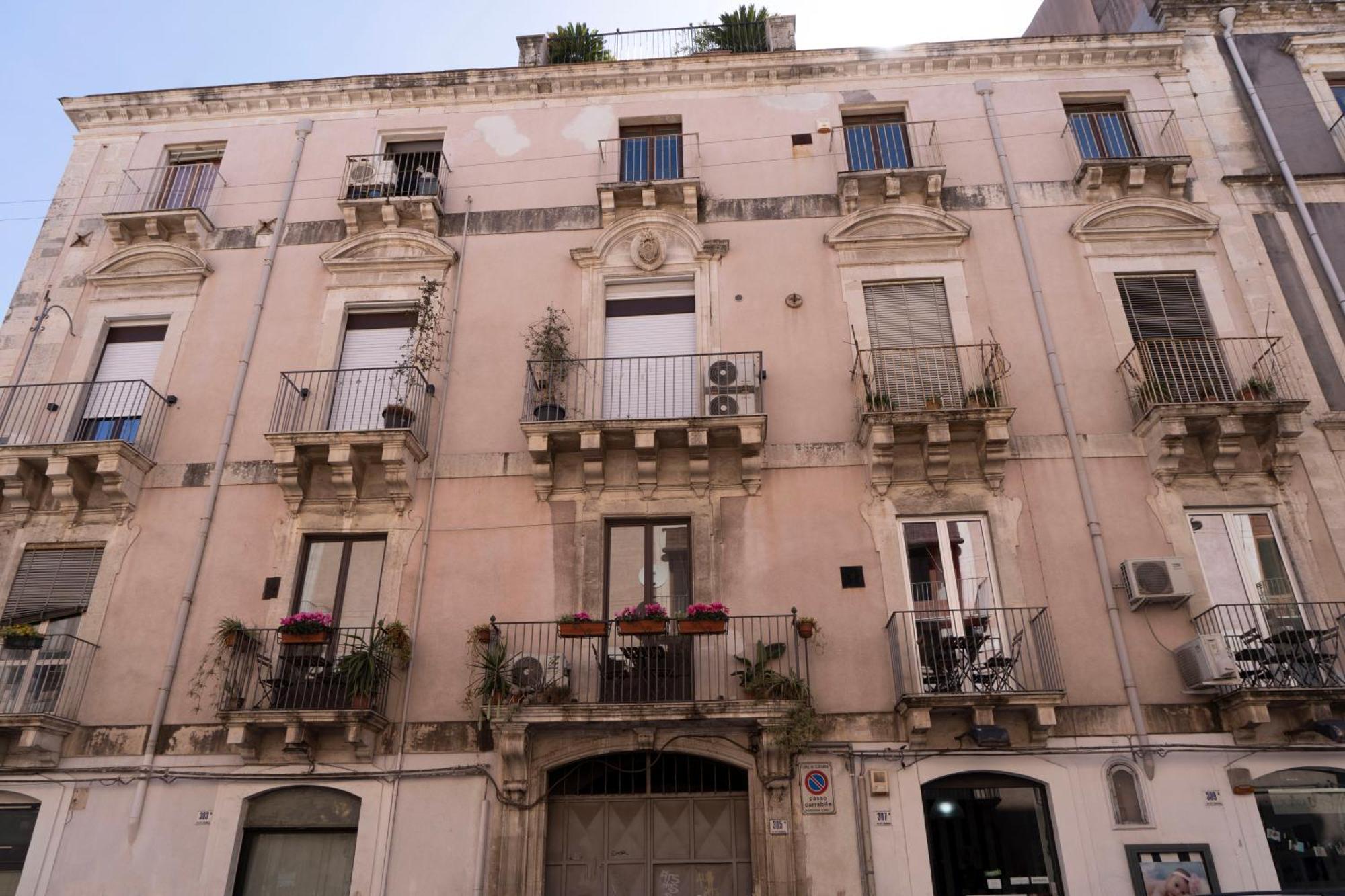 Etna Timeo Central Apartment In Baroque Building คาตาเนีย ภายนอก รูปภาพ